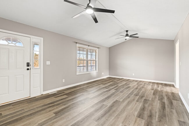 Building Photo - 230 Clover Cir