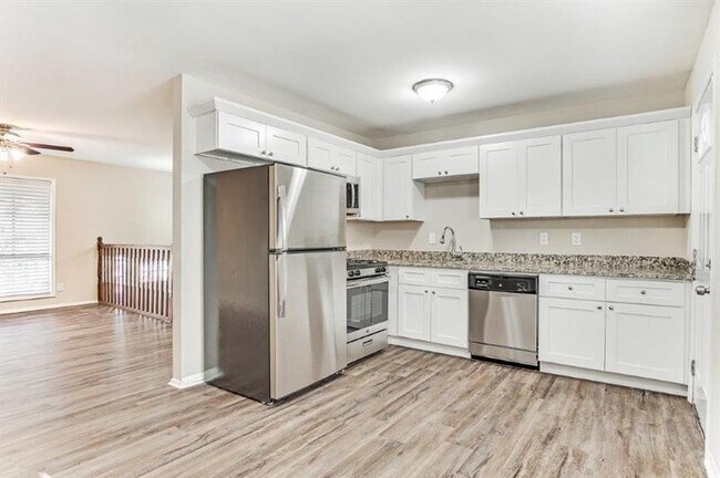 Building Photo - 1704 Pine Glen Cir