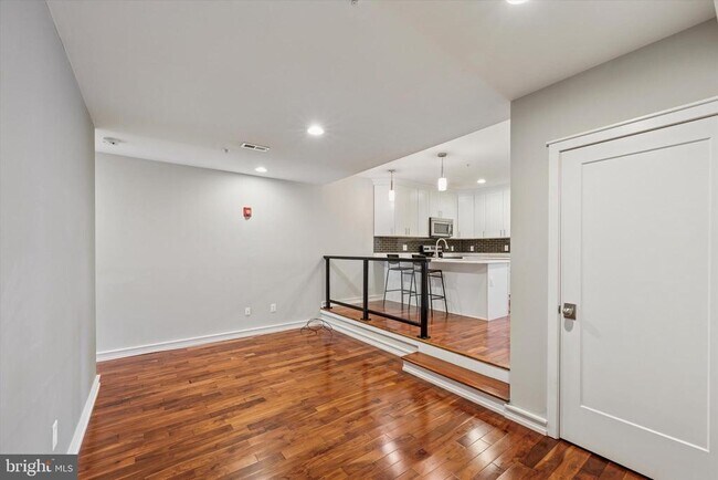 Building Photo - 1321 N 7th St