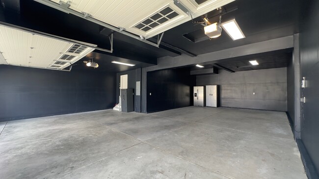 Building Photo - 965 Mouflon Dr