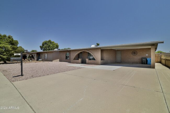 Building Photo - 2102 E Tierra Buena Ln