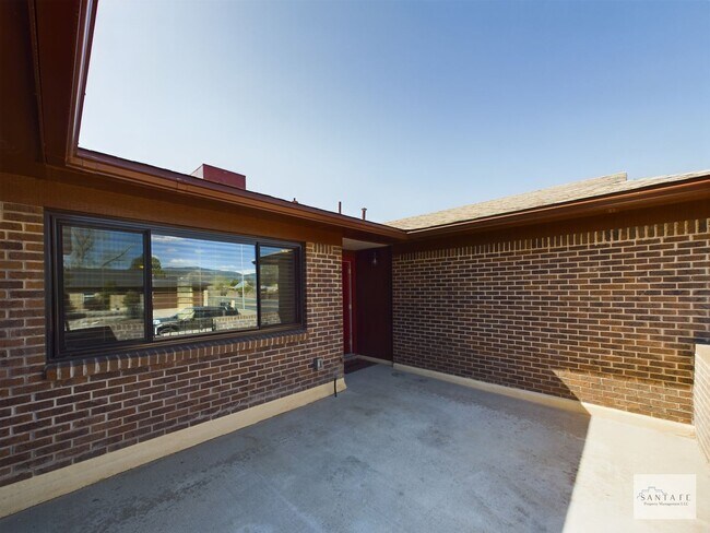 Foto del edificio - Beautifully Remodeled single Level Home Available Now