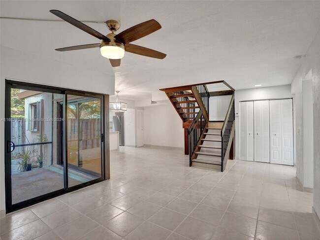 Building Photo - 6 Chestnut Cir