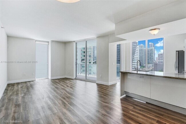 Foto del edificio - 185 SW 7th St