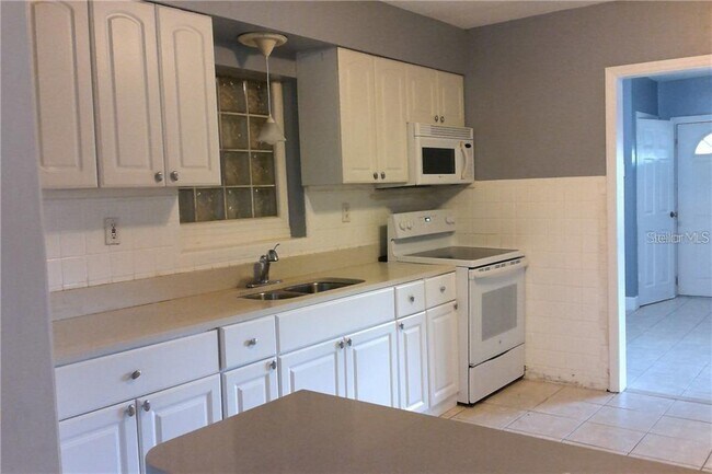 Building Photo - 3819 W San Rafael St