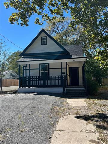 Building Photo - 728 S Elm St