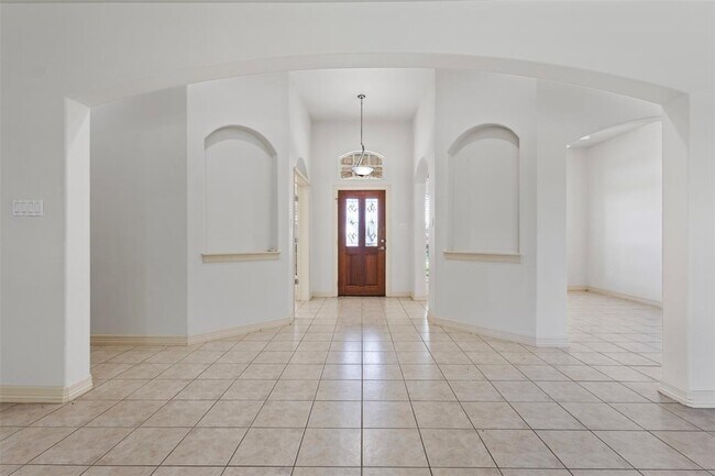 Building Photo - 13700 Madrone Mountain Way