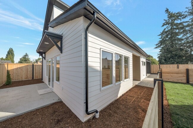 Building Photo - Modern New Construction Home in Pacific – ...