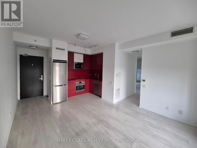 Building Photo - 125 Peter St