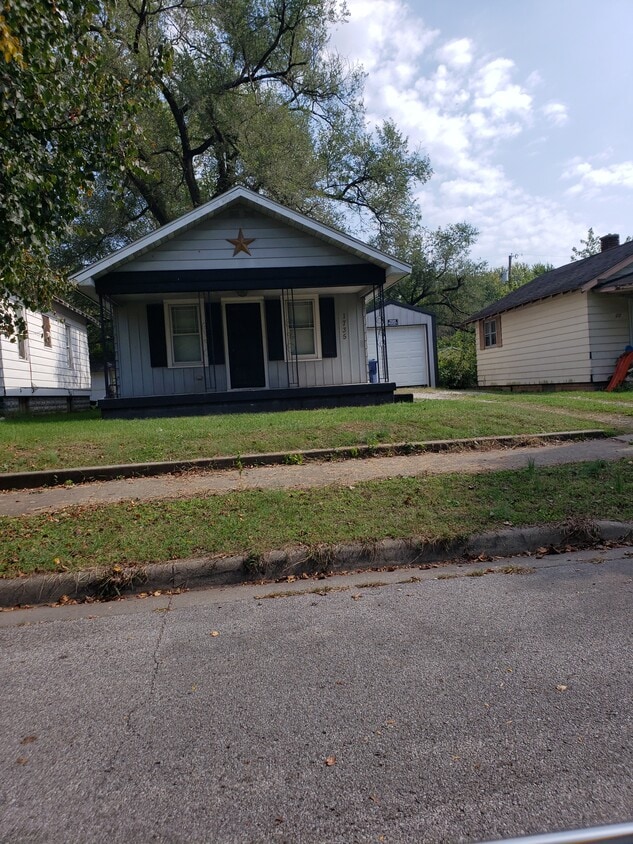 Primary Photo - 1735 N 26th St