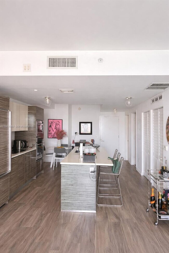 Foto del edificio - 460 NE 28th St