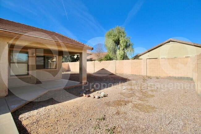 Building Photo - 2900 E Silverbell Rd