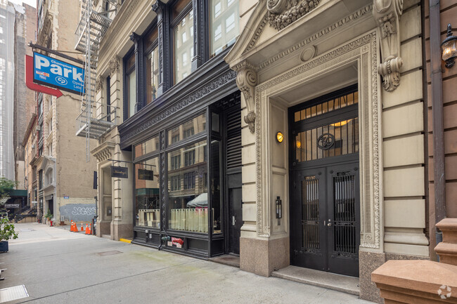 Foto del edificio - 30 E 21st St