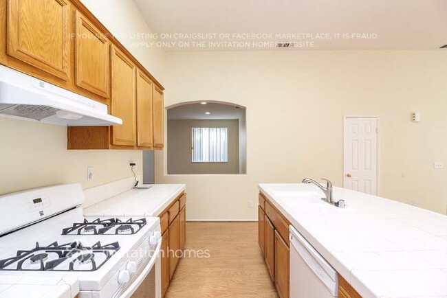 Building Photo - 2720 S Cherry Ave