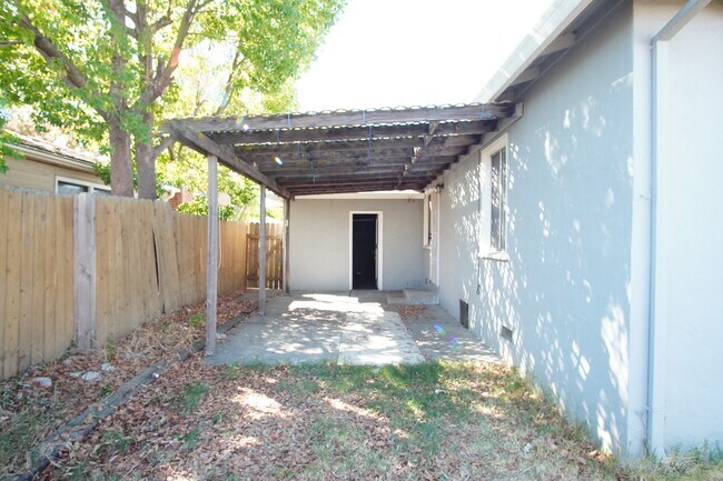 Building Photo - 2739 Kroy Way