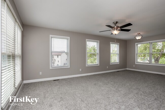 Foto del edificio - 128 Homefield Lake Ct