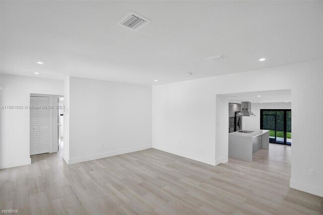 Foto del edificio - 3 br, 2 bath House - 3360 SW 7th St
