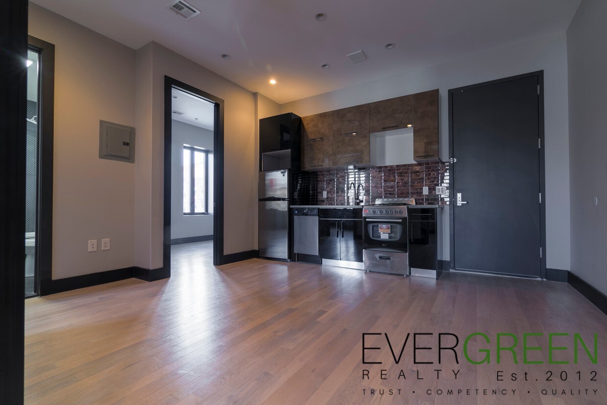 Foto principal - 444 Pulaski St