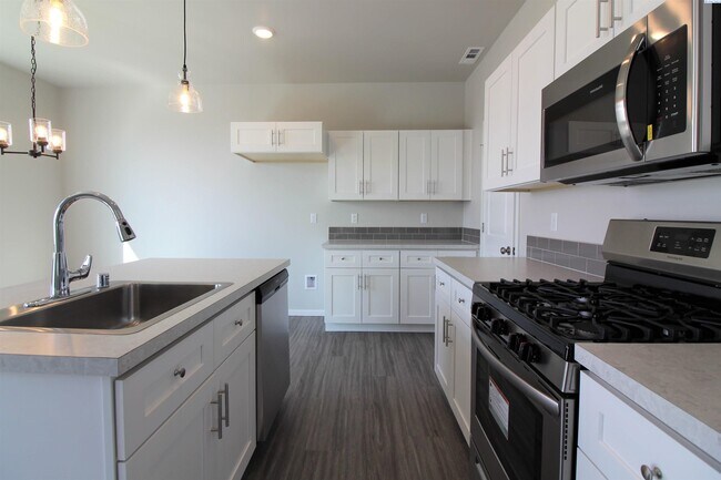 Foto del edificio - 3 Bed/2.5 Bath West Pasco Townhouse