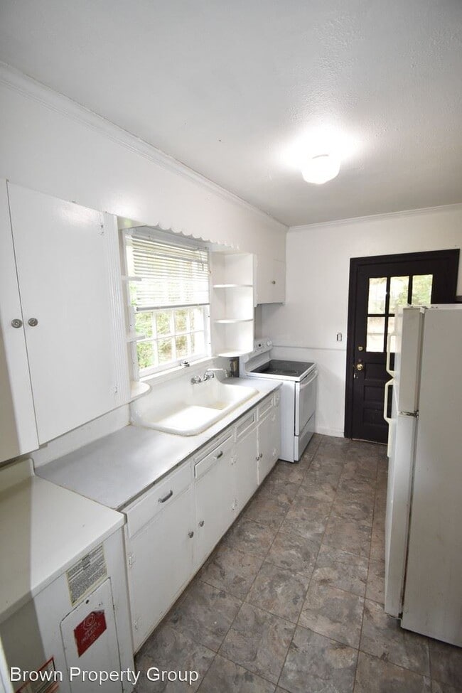 Building Photo - 2 br, 1 bath House - 802 Greenland Dr