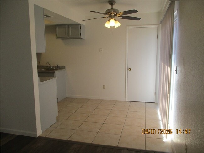 Building Photo - 1235 Navajo Dr