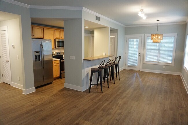 Foto del edificio - 2BR/2BA Condo in Trolley Path - $1,650/month Pet Friendly*