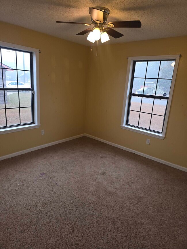 Foto del edificio - 1304 Tower Dr