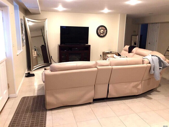 Building Photo - 41 Main St