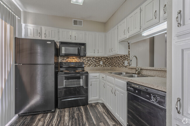 2HAB, 2BA - 1050 ft² B1 - Cocina - Huntington Cove Townhomes