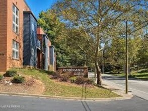 Building Photo - 2745 Grinstead Dr