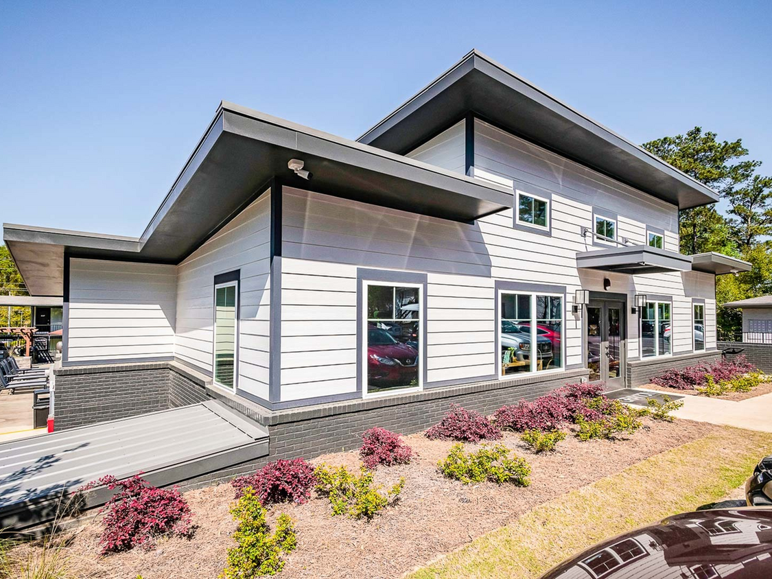 Leasing Center - Grayton on Dean