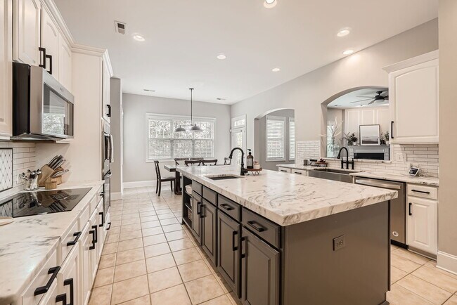 Foto del edificio - 6501 Springs Mill Rd
