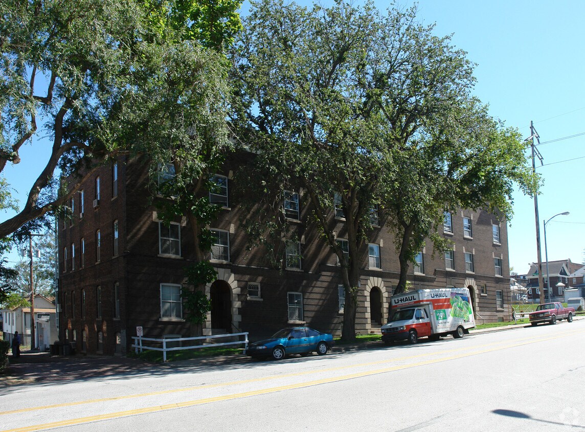 Building Photo - 1113 S 10th St