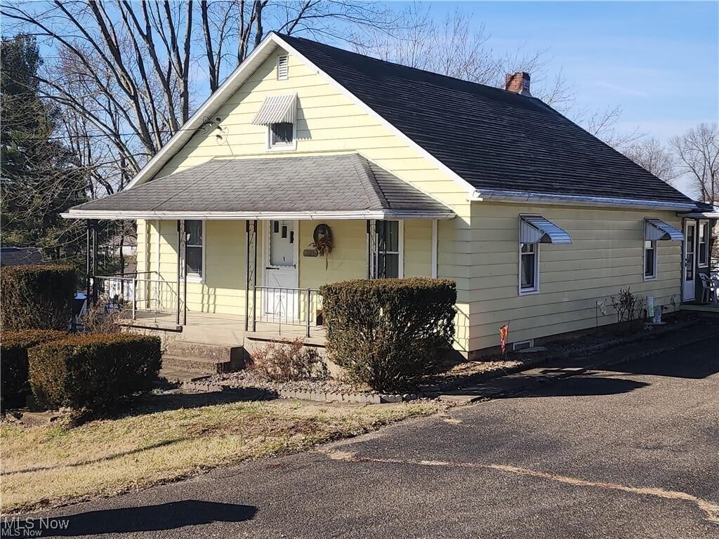 Primary Photo - 137 E King St