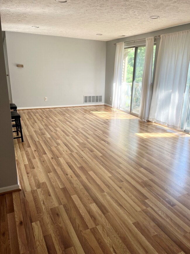 Foto del edificio - 48 Sweetfern Ct
