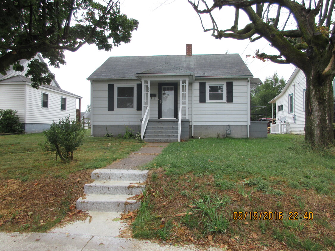 Primary Photo - 657 King Ave