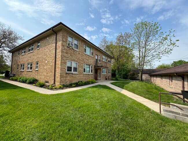 Foto del edificio - Forest Home 8 Unit