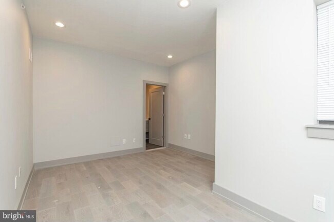 Building Photo - 3339 Ridge Ave
