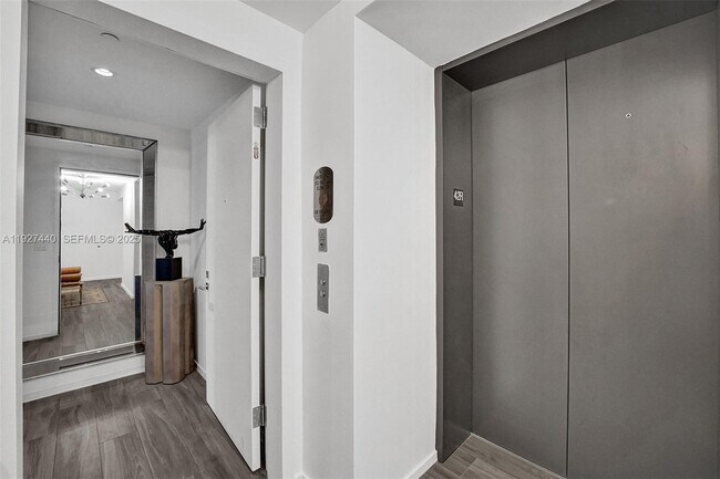 Foto del edificio - 801 S Miami Ave