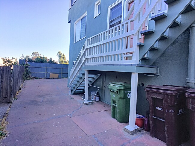 Building Photo - 743 Hillgirt Cir