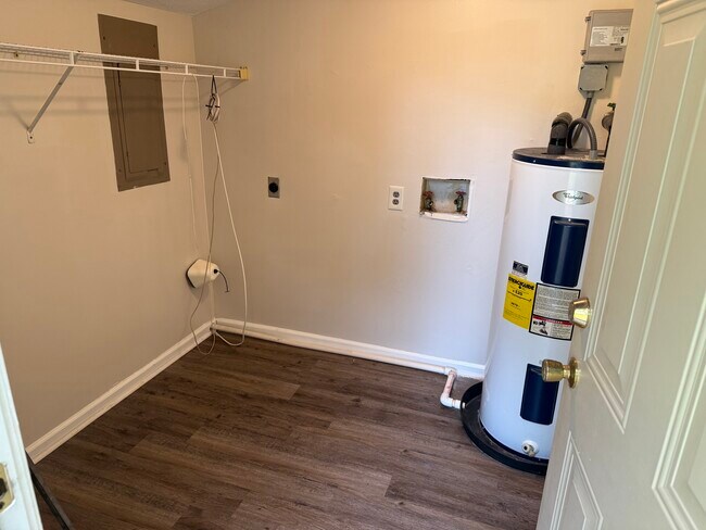 Building Photo - 4614 Tarpon Bay Rd