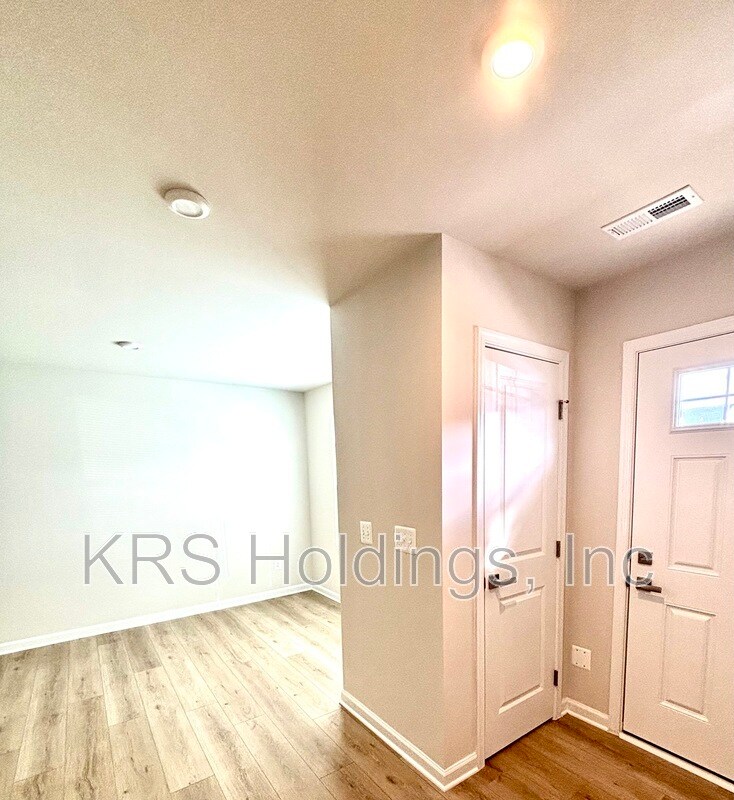 Foto del edificio - 3368 Marble Lp