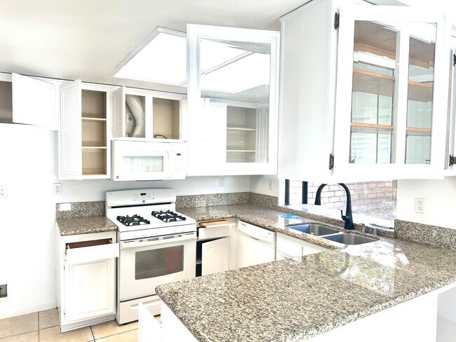 Building Photo - 350 Sunrise Ter