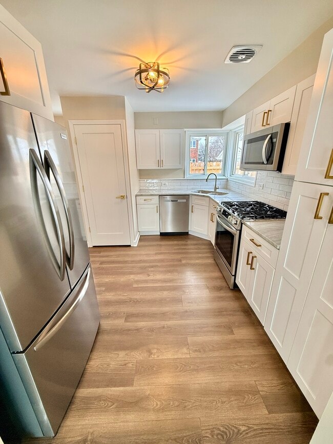 Building Photo - 360 W Fremont Ave