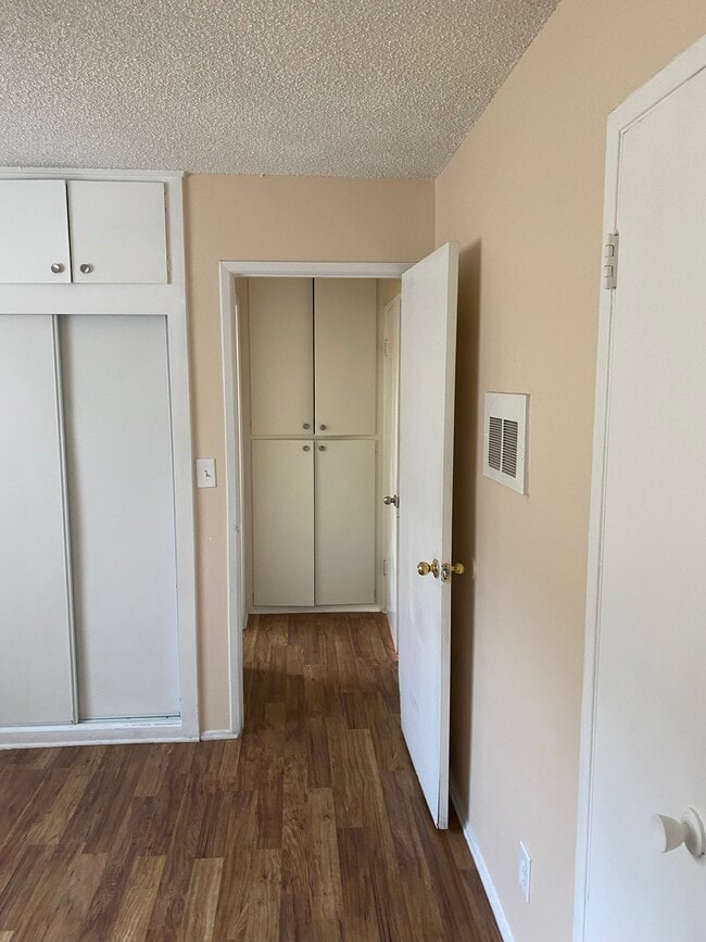 Building Photo - 8520 Sunland Blvd