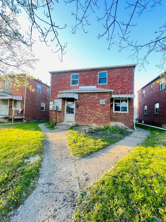 Primary Photo - 3296 Sullivant Ave