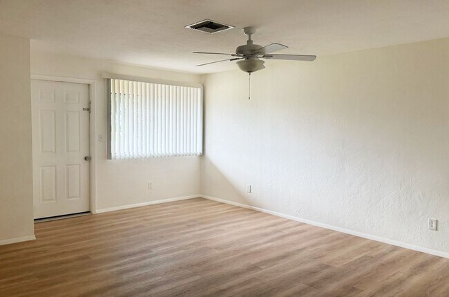Foto del edificio - 757 95th Ave N
