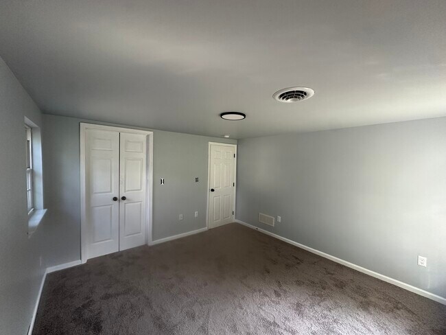 Foto del edificio - 589 Plain Dealing Rd