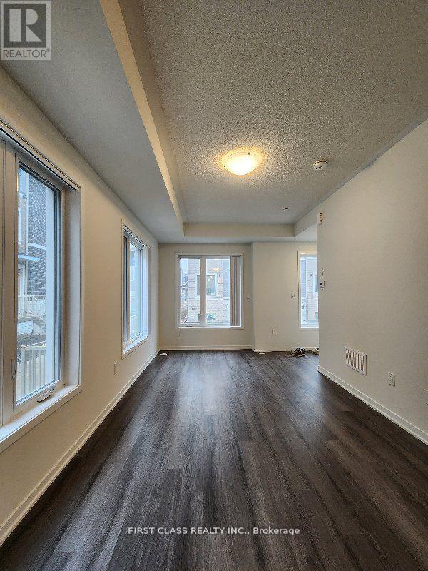 Building Photo - 151-151 Honeycrisp Cres