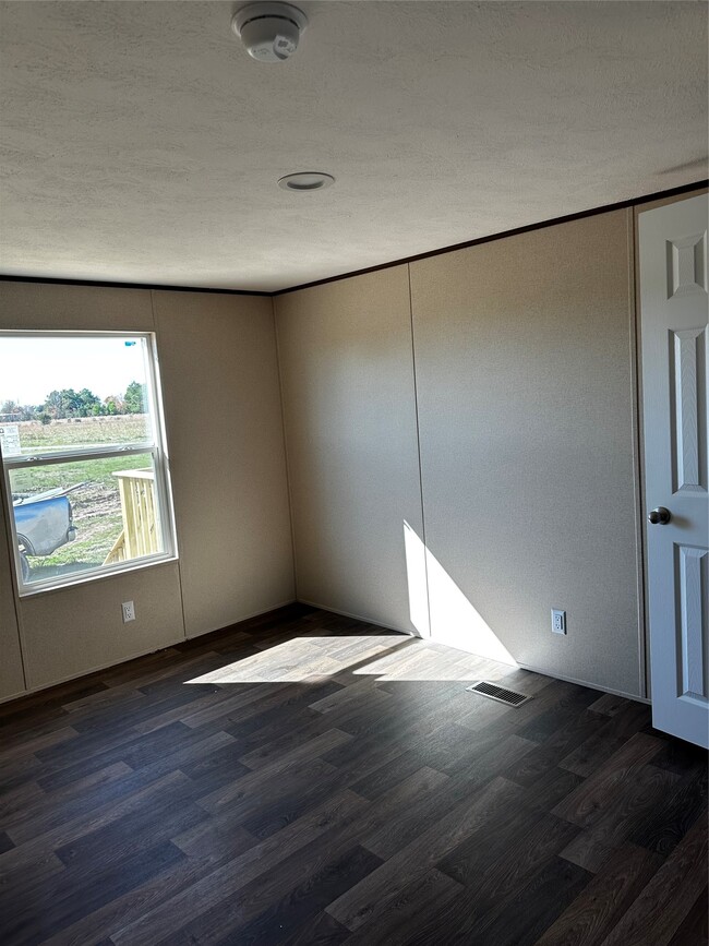 Foto del edificio - 33704 Dori Ln